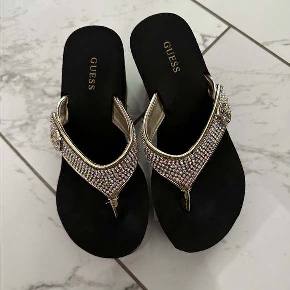 Guess sandals almost new, worn only once. - Picture 2 of 9